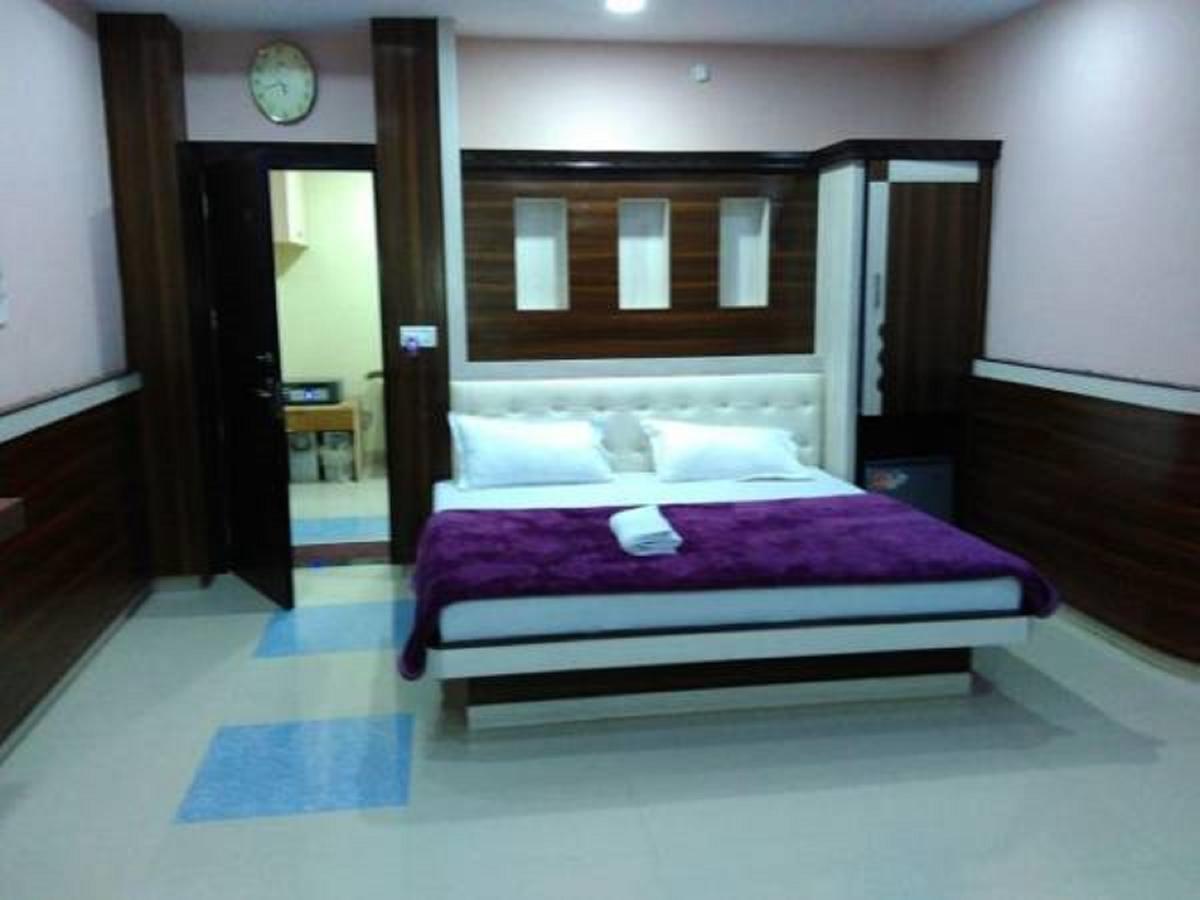 Hotel Blue Star Datia Exterior foto